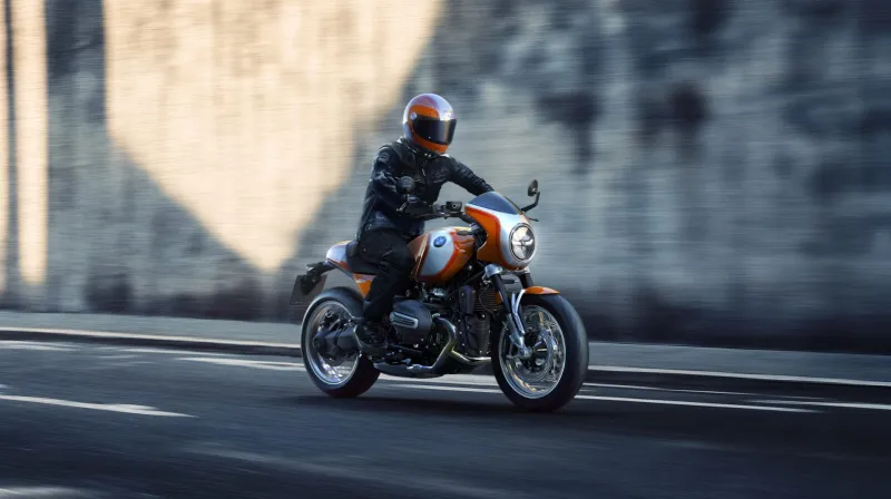 BMW R 12 S in Action