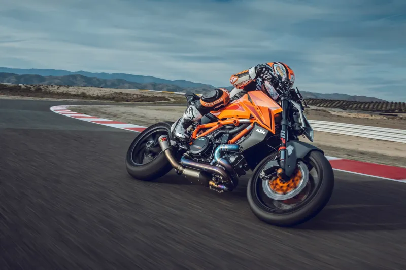 KTM 1390 Super Duke R in Action