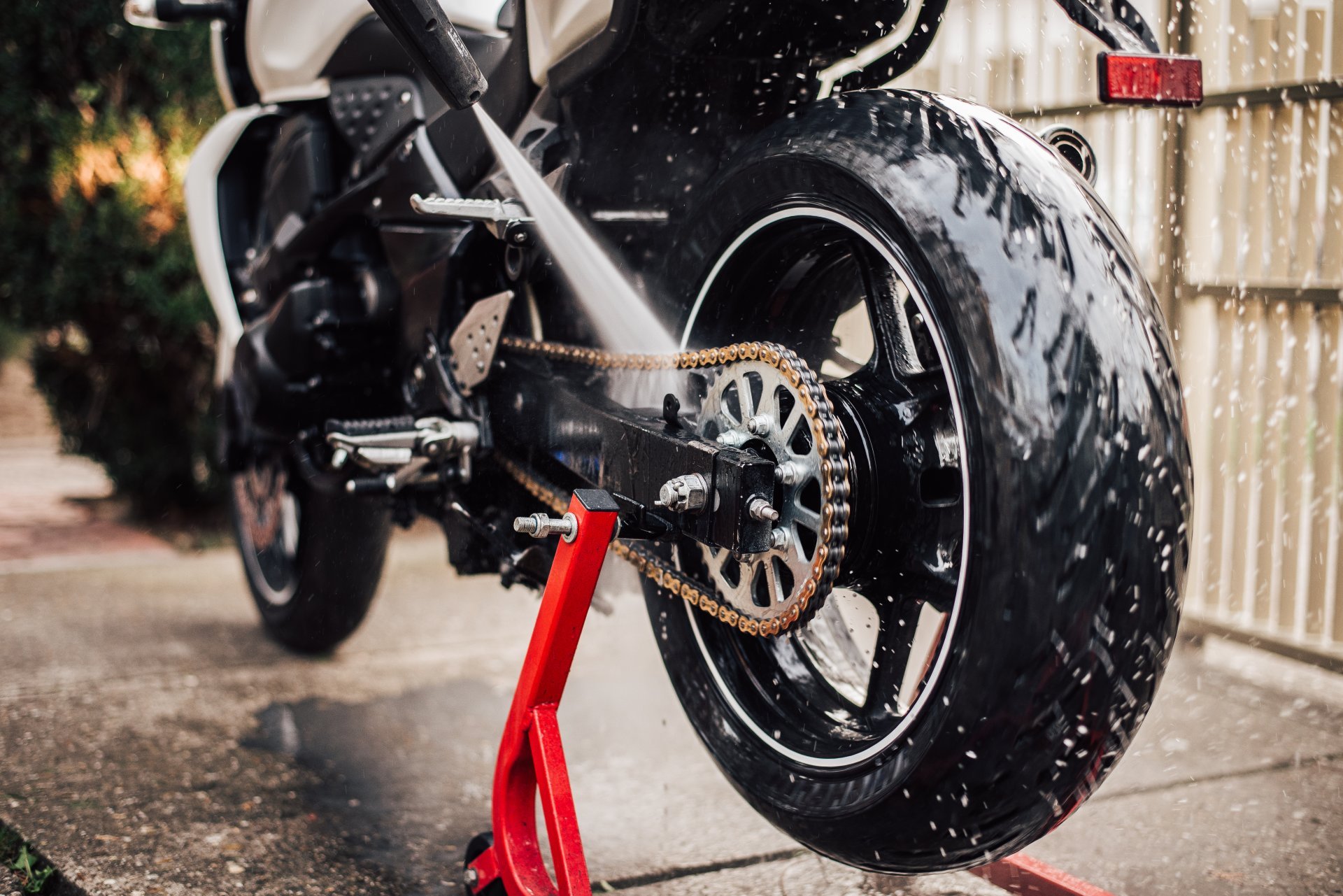 Kettenpflege: So hält deine Kette länger - Motorrad Wissen für Einsteiger