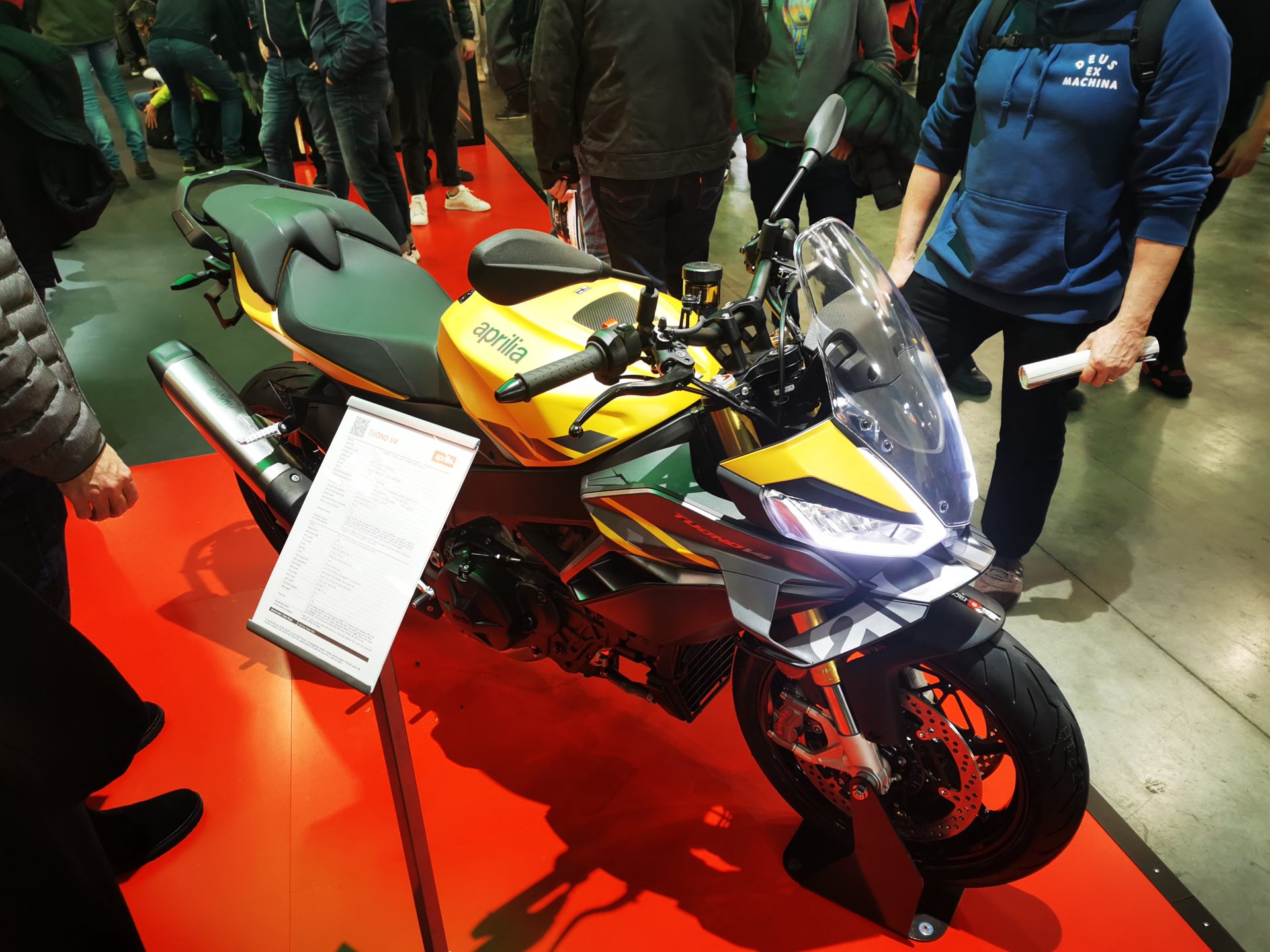 Aprilia Tuono V4