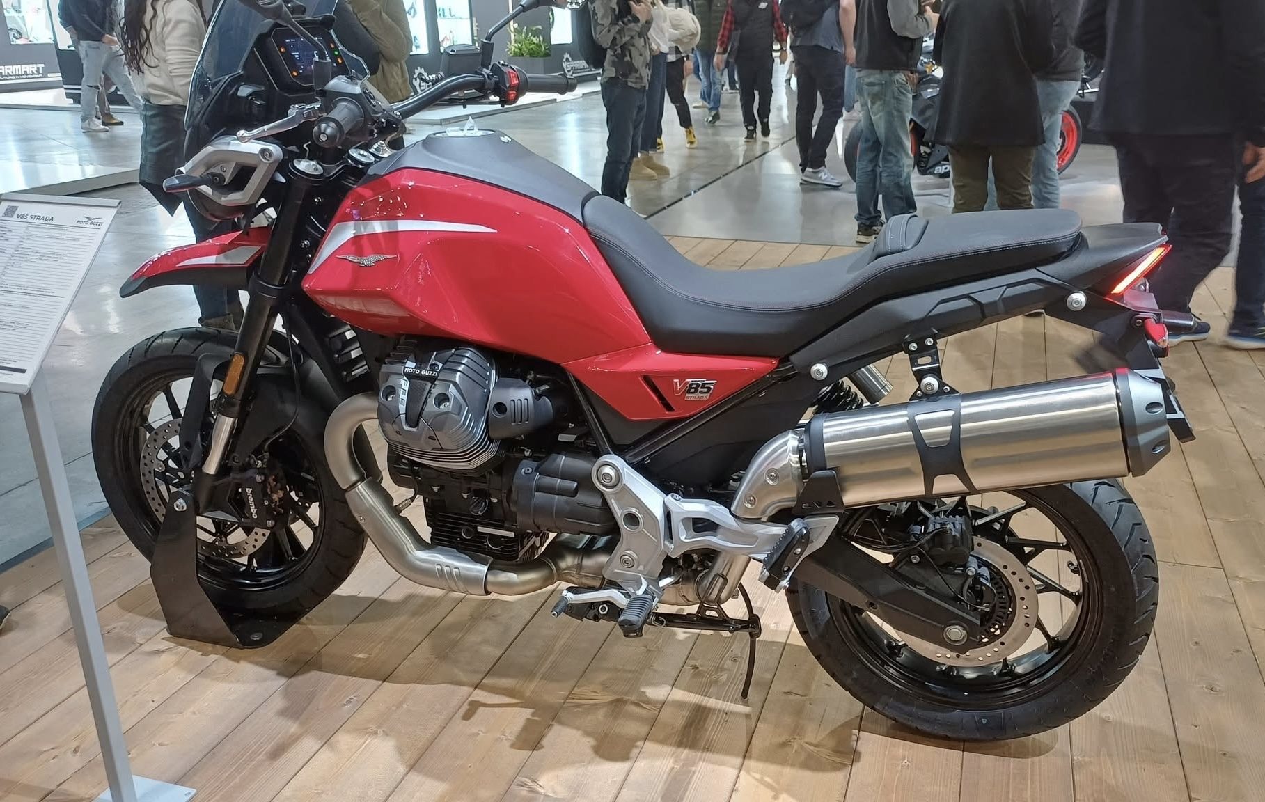 Moto Guzzi V85 Strada