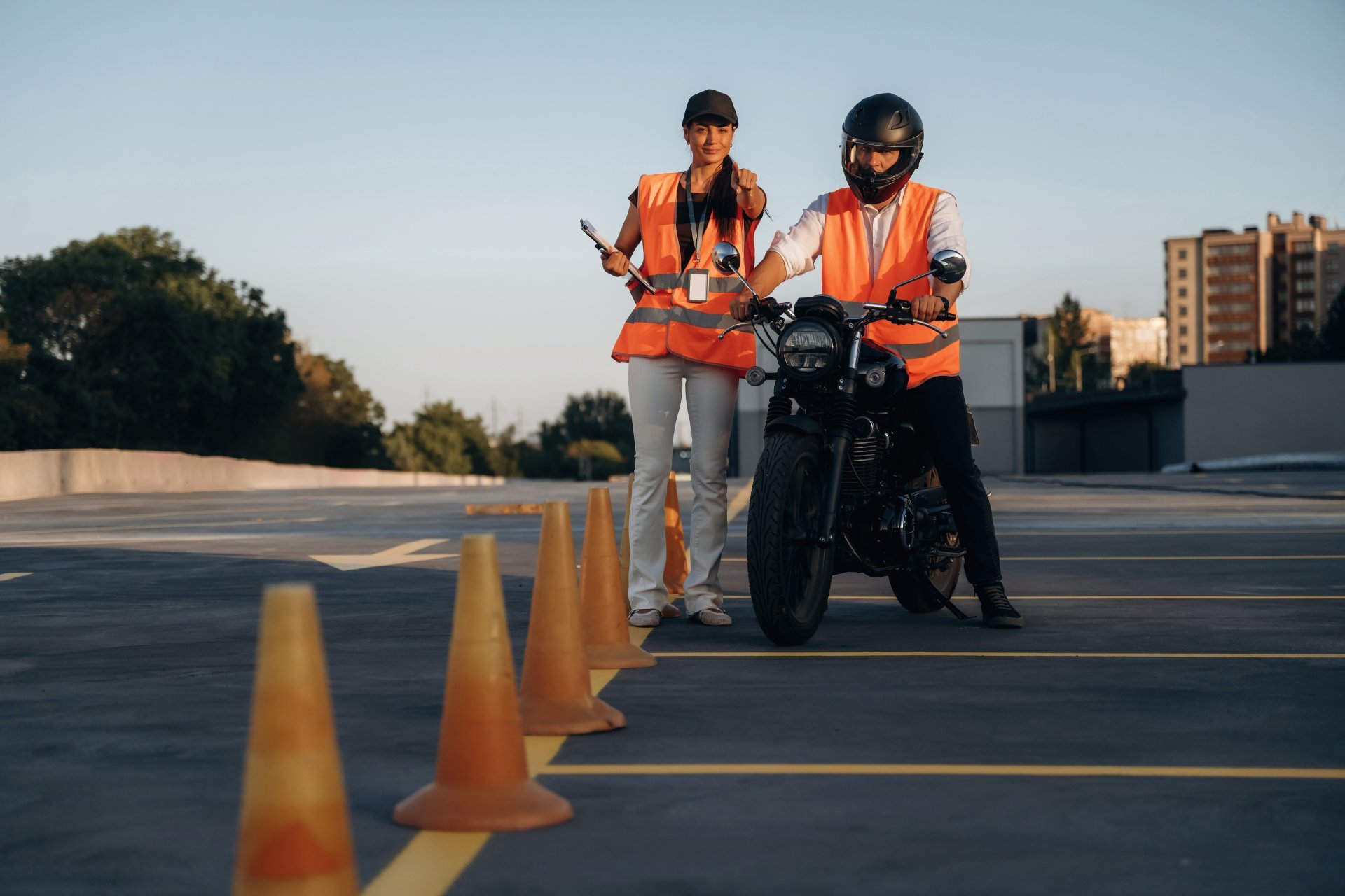 Sicheres Fahren: 10 Tipps für Anfänger - Motorrad Wissen für Einsteiger