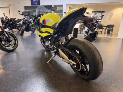 BMW M 1000 RR