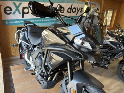 CF Moto 700MT