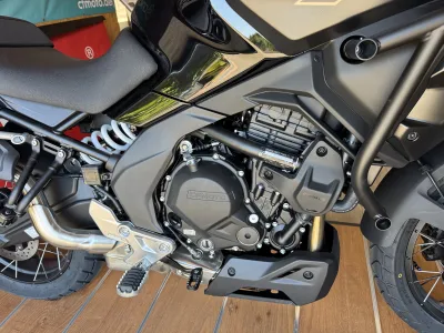 CF Moto 700MT