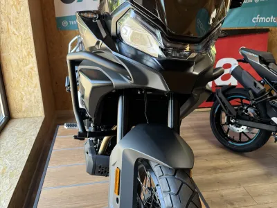 CF Moto 700MT