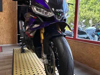 Aprilia Tuono V4 Factory