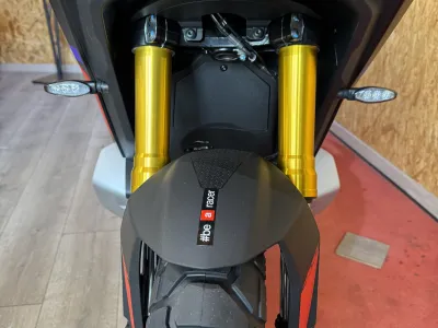 Aprilia SR GT 400