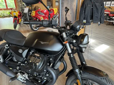 Moto Guzzi V7 Stone