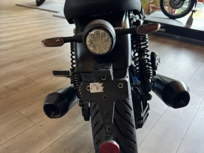 Moto Guzzi V7 Stone