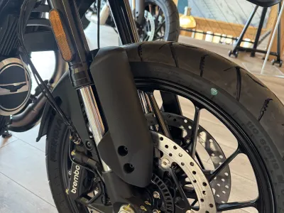 Moto Guzzi V85 Strada