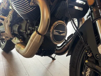 Moto Guzzi V85 Strada
