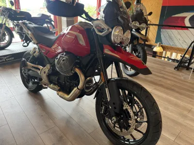 Moto Guzzi V85 Strada Rosso Monza E5+